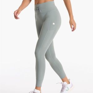 Vuori Daily Pocket Legging - Stormy